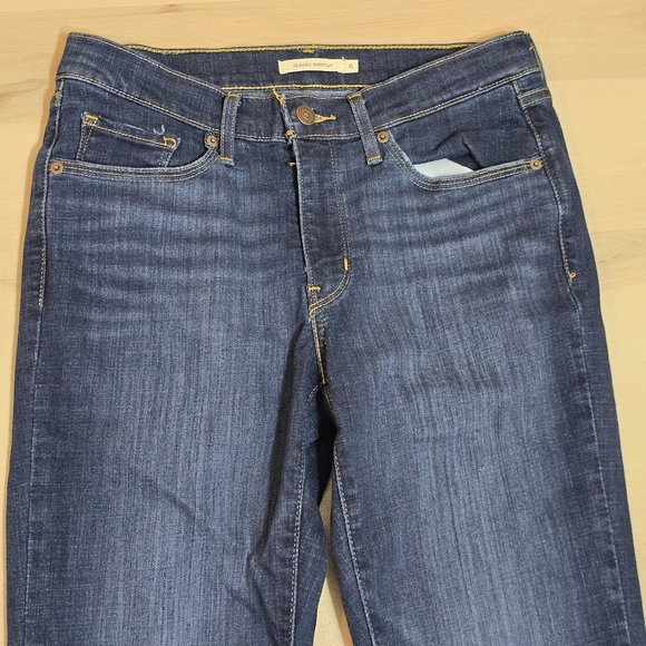 Levis Jeans Womens Size 6 W28 L32 Blue Classic Bootcut Dark Wash Denim MidRise - Picture 12 of 16